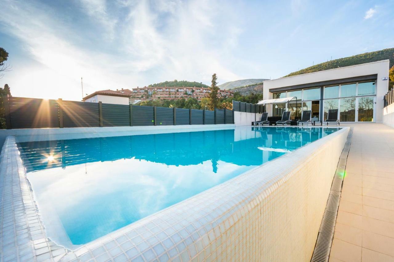 Luxurious Villa Marly I To Two Minutes The Beach Castelldefels Εξωτερικό φωτογραφία